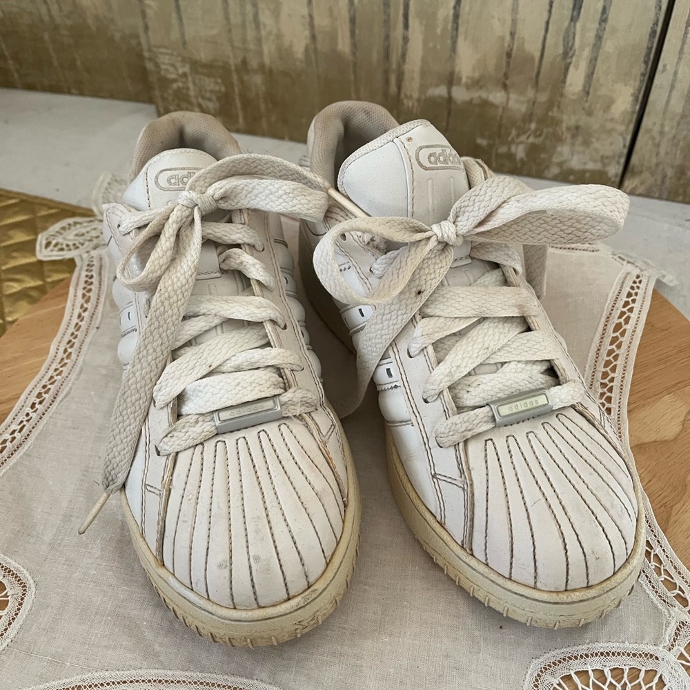 Adidas Superstar Volcano size 6.5 US White Leather Lace Up Sneakers